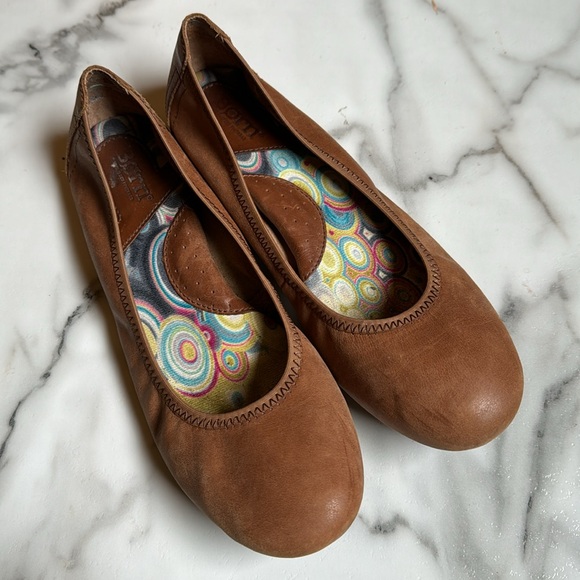 Born Brown Leather Flats - Great Condition! - Picture 2 of 4
